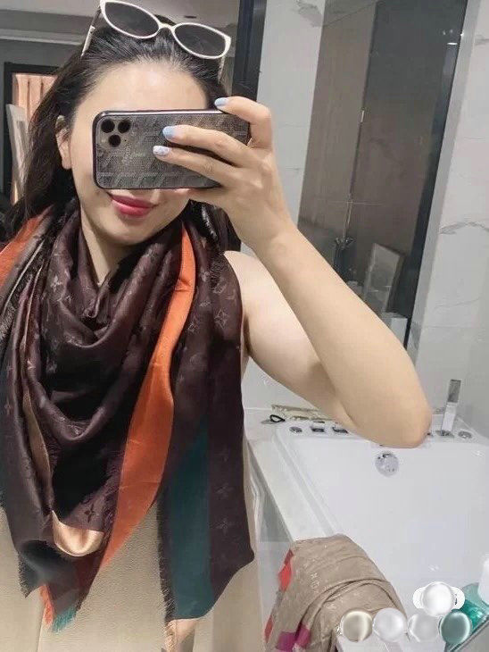 Louis Vuitton Scarf LVS00174